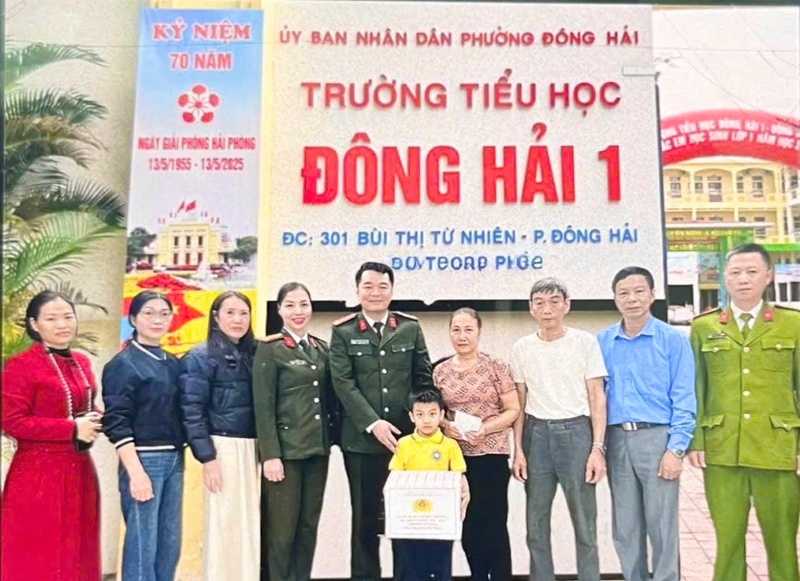 Công an phường Đông Hải: Triển khai phong trào “Nâng bước em đến trường”
